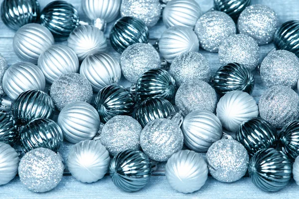 Palle Capodanno Sfondo Legno Blu Sfondo Natale Con Palline Colorate — Foto Stock