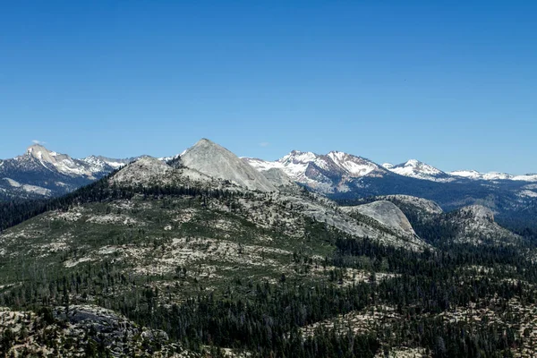 Úžasný Výhled Slavné Yosemitské Údolí Skalami Řekou Krásného Slunečného Dne — Stock fotografie