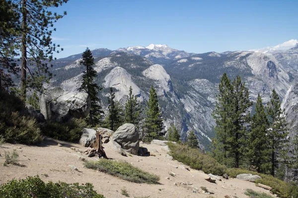 Niesamowity Widok Słynnej Doliny Yosemite Skałami Rzeką Piękny Słoneczny Dzień — Zdjęcie stockowe