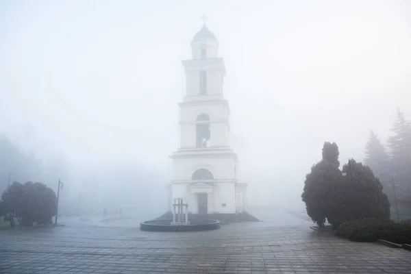 Чудовий Туманний Зимовий Ранок Чісінау Молдові Туман Місті — стокове фото