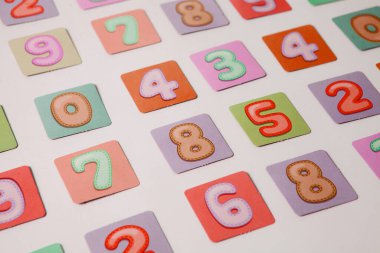 Rakamların geçmişi. Mali veri kavramı. Matematik. Sayılarla kusursuz desen. finansal kriz konsepti. İş başarısı.