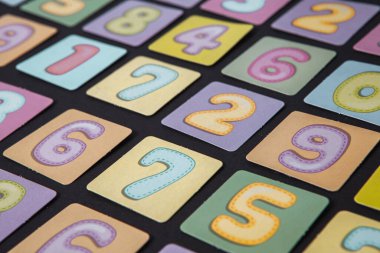 Rakamların geçmişi. Mali veri kavramı. Matematik. Sayılarla kusursuz desen. finansal kriz konsepti. İş başarısı.