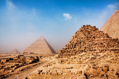 Ünlü Mısır Giza Piramitleri. Mısır 'da manzara. Çölde piramit. Afrika. Dünyanın Mucizesi