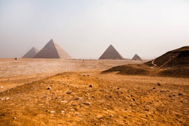 Ünlü Mısır Giza Piramitleri. Mısır 'da manzara. Çölde piramit. Afrika. Dünyanın Mucizesi
