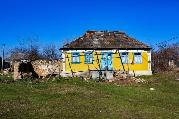 Ландшафт Старыми Забытыми Домами Заброшенными Деревнях Молдовы Брошенный Дом Республике — стоковое фото