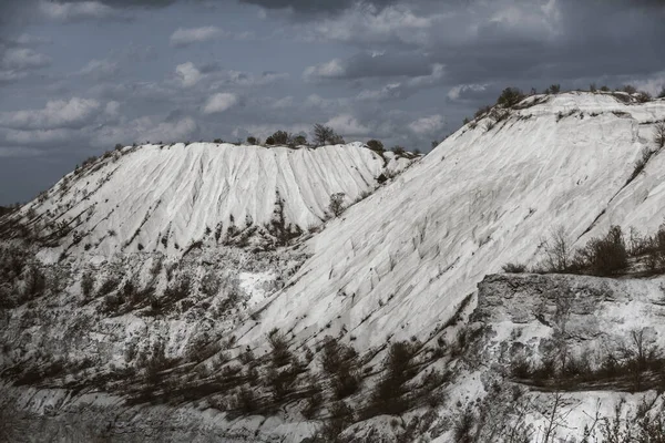 Verlassener Kalksteinbruch Interessante Form Der Erleichterung Erstaunliche Hügel Und Boden — Stockfoto