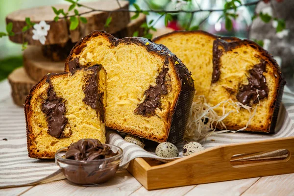 Панеттоне Итальянский Тип Сладкого Хлеба Свежеиспеченный Сладкий Плетеный Хлеб Восточноевропейский — стоковое фото