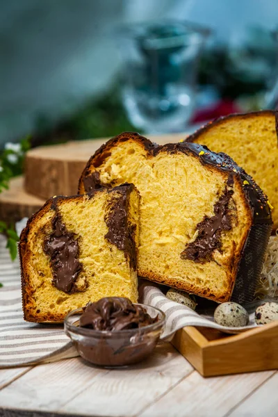 Панеттоне Итальянский Тип Сладкого Хлеба Свежеиспеченный Сладкий Плетеный Хлеб Восточноевропейский — стоковое фото