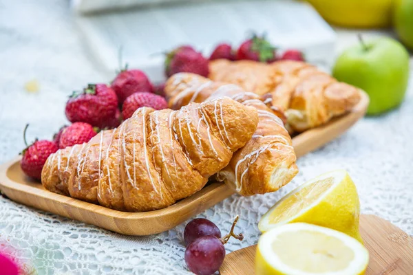 Outdoors Picnic Lush Green Park Tasty Croissant Fruits Donuts Wine — Stock Photo, Image