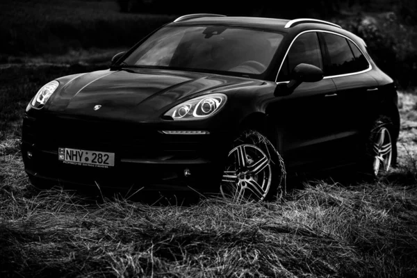 Chisinau Moldova Junio 2021 Porsche Macan Carreras Road Llenas Humor —  Fotos de Stock