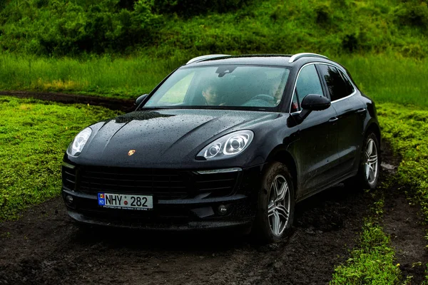 Chisinau Moldova Junio 2021 Porsche Macan Carreras Road Llenas Humor — Foto de Stock