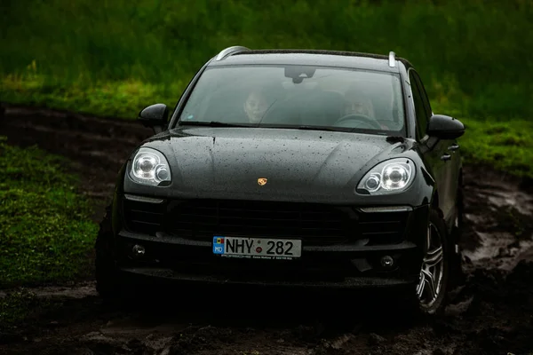 Chisinau Moldova Junio 2021 Porsche Macan Carreras Road Llenas Humor — Foto de Stock