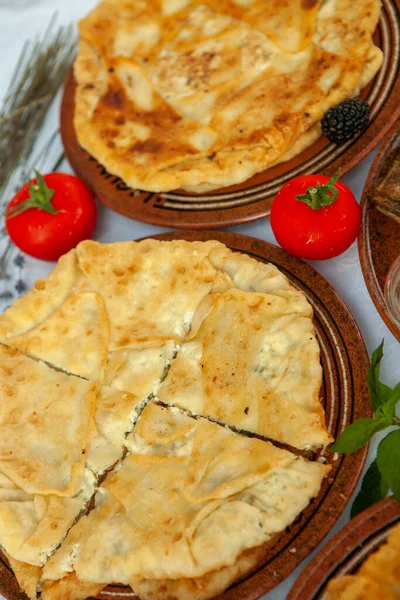 Torte Fritte Tradizionali Dalla Romania Con Patate Formaggio Cavolo Cibo — Foto Stock