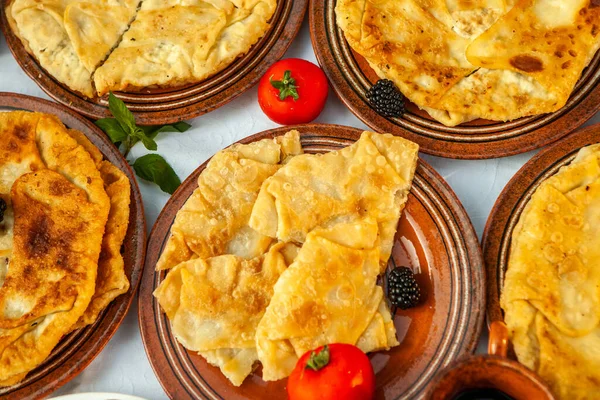 Pasteles Fritos Tradicionales Rumania Con Patatas Queso Col Comida Rumana — Foto de Stock