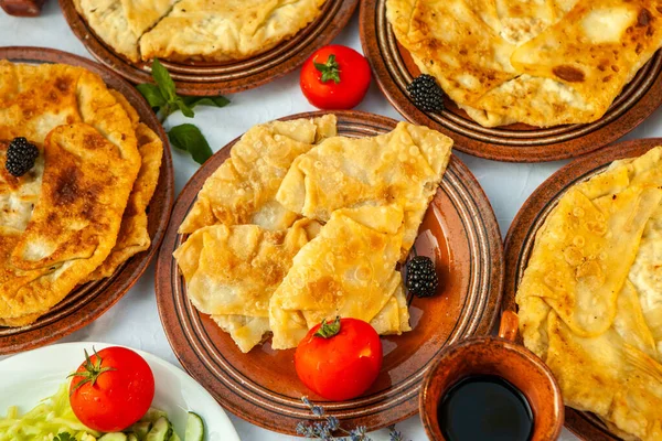 Tartes Traditionnelles Frites Roumanie Avec Pommes Terre Fromage Chou Alimentation — Photo