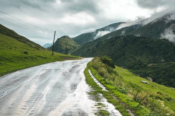 Una Hermosa Fotografía Paisaje Las Montañas Del Cáucaso Georgia —  Fotos de Stock