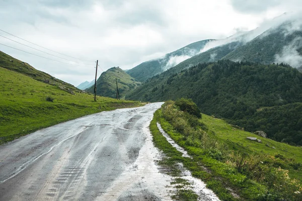 Una Hermosa Fotografía Paisaje Las Montañas Del Cáucaso Georgia —  Fotos de Stock