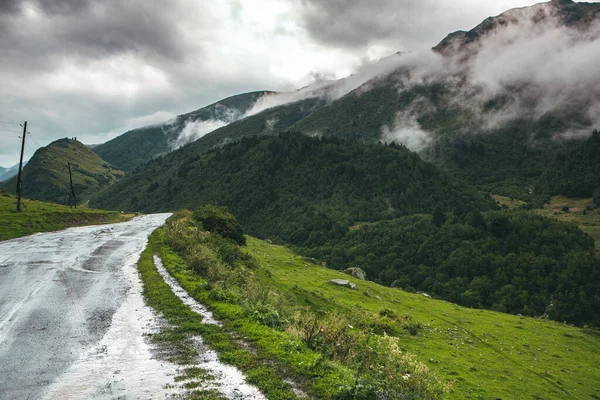 Una Hermosa Fotografía Paisaje Las Montañas Del Cáucaso Georgia —  Fotos de Stock