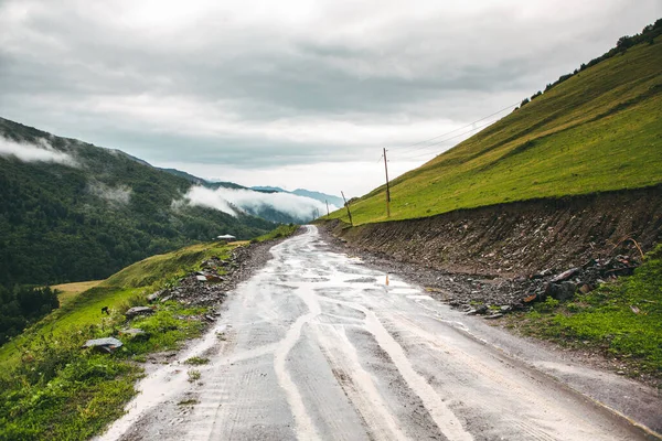 Una Hermosa Fotografía Paisaje Las Montañas Del Cáucaso Georgia —  Fotos de Stock