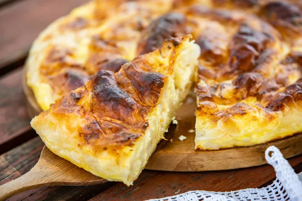 Παραδοσιακή Ρουμανική Πίτα Σπίτι Ψημένο Τυρί — Φωτογραφία Αρχείου