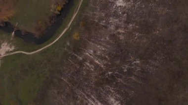 Moldova Cumhuriyeti 'nin manzaralı manzaralarını gösteren hava aracı görüntüleri, kayan tepeler, yemyeşil alanlar ve huzurlu kırsal alanlar içeriyor. Seyahat, doğa ve belgesel içeriği için mükemmel.