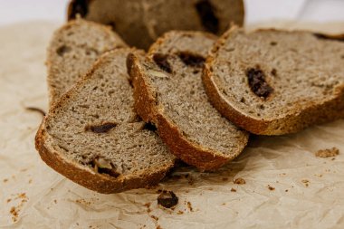 Ev Fırını 'ndan çeşitli sağlıklı ekşi ekmekler. Fırından taze zanaatkar ekmeği. Kırsal Ev Yapımı Pasta