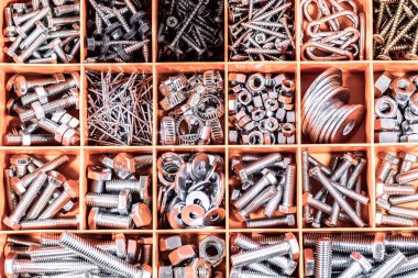 DIY, Bakım ve Geliştirme Projeleri için Pense, Cıvata, Çekiç, Makas ve Elektrik Bantlarını içeren Ev Yapılandırma ve Onarım Araçlarının Tamamı