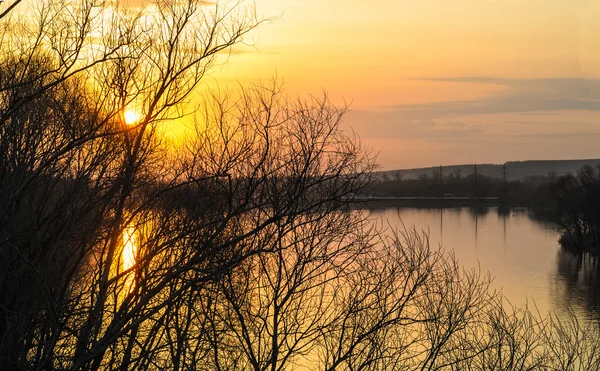 Sonnenuntergang auf dem Fluss Swjaga. — Stockfoto