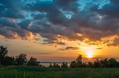 Yaz gündoğumu Nehri.