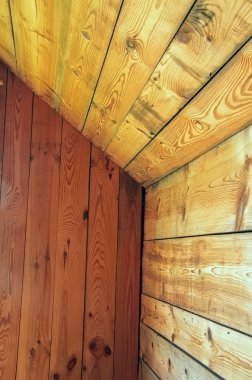 özel evin bitmemiş çatı katında