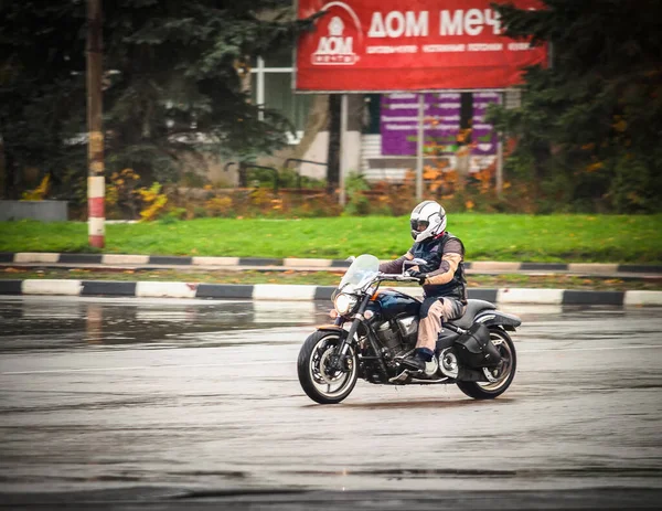 Ulianovsk Rússia 2016 Motociclistas Encerramento Motoseason 2016 Ulyanovsk Praça Frente — Fotografia de Stock