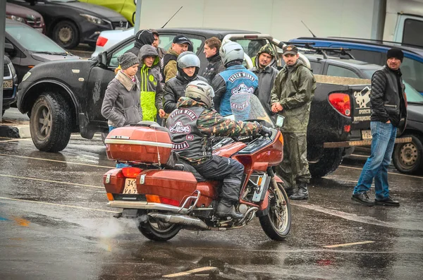 Uliyanovsk Rusland 2016 Motorrijders Sluiten Motoseason 2016 Ulyanovsk Het Plein — Stockfoto