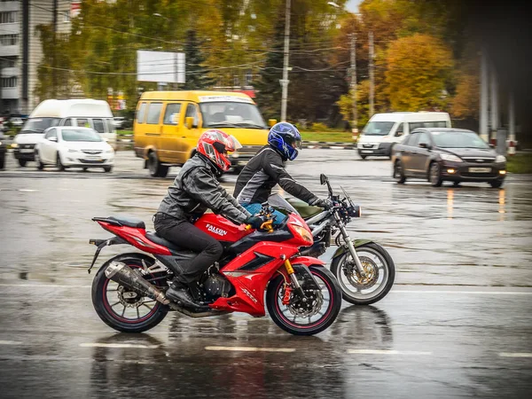 Ulijanovsk Ryssland 2016 Cyklister Stängning Motoseason 2016 Ulyanovsk Torget Framför — Stockfoto