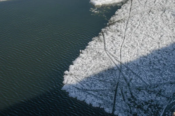 冬の川の空中風景 — ストック写真