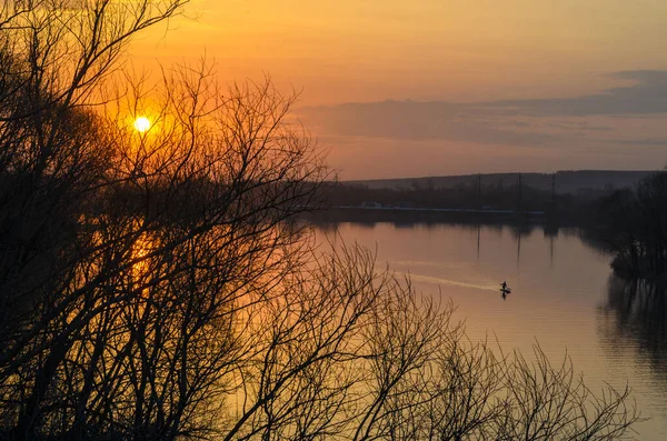Schöner Sonnenuntergang Über Dem Fluss — Stockfoto
