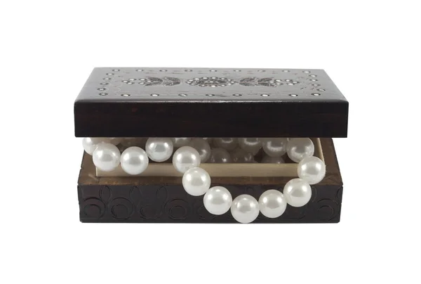 Perlenkette in einer Schachtel — Stockfoto