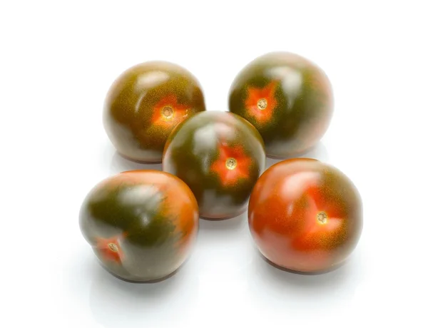 Kumato tomaten geïsoleerd op witte achtergrond — Stockfoto
