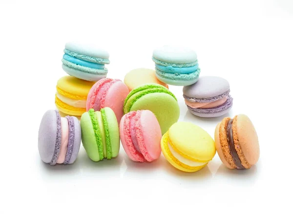 Macaroons franceses no fundo branco — Fotografia de Stock