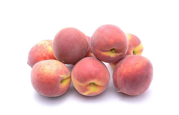 Fruta de pêssego madura isolada sobre fundo branco — Fotografia de Stock