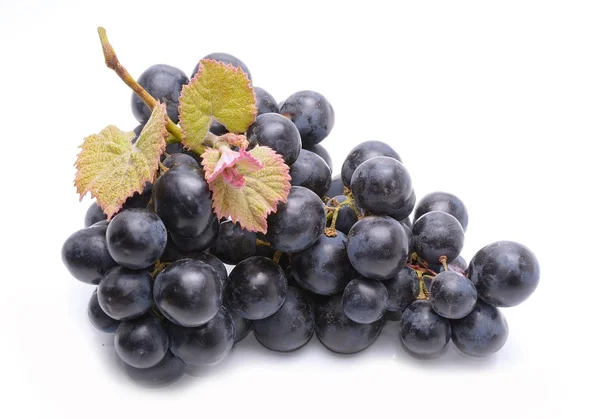 Uvas rojas con hoja —  Fotos de Stock