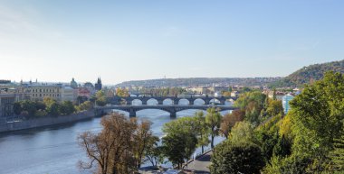 Köprü Vltava Nehri üzerinde görünümü