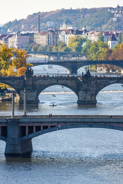 Vue des ponts sur la rivière Vltava — Photo