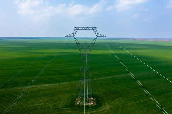 Aerial Close View Electricity Pylon Power Lines Agricultural Field — 图库照片