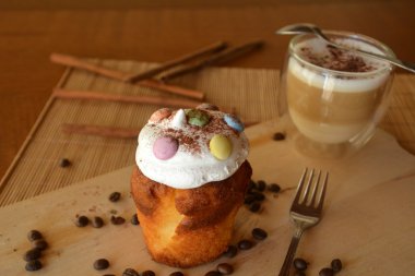 Taze ev yapımı kek ve kahve. Portre.