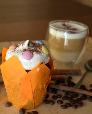 Taze ev yapımı kek ve kahve. Portre.