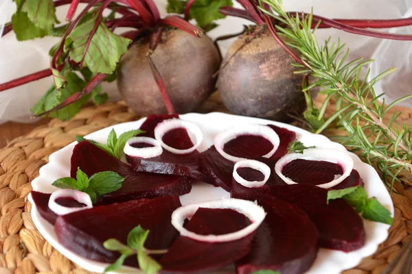 Fresh sliced organic beetroot with onion decorated on a white plate — Stock Photo, Image