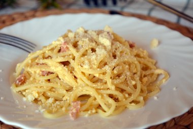 Lezzetli İtalyan spagetti Carbonara kase. Italyan Mutfagi.