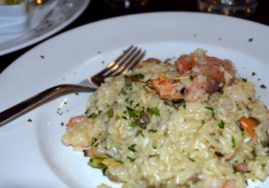 Risotto pirinç ile deniz ürünleri bölümü