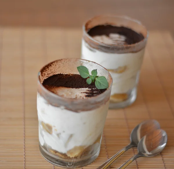 Svěží italský dezert Tiramisu — Stock fotografie