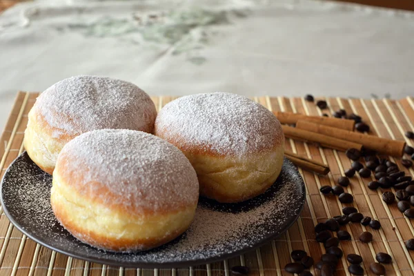 Donuts com açúcar em pó — Fotografia de Stock